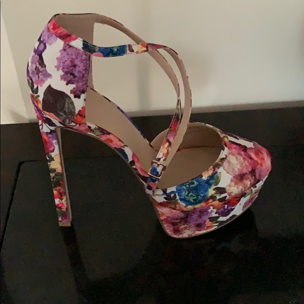 High heel pumps